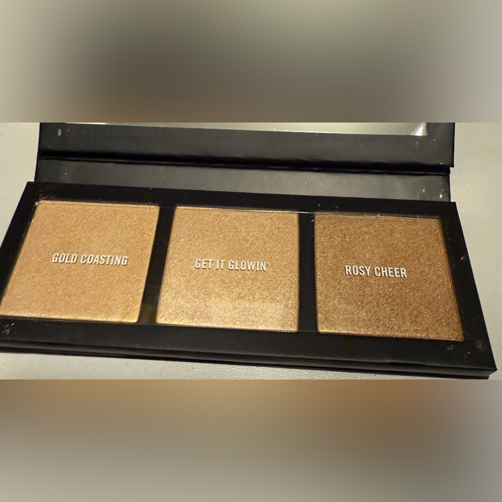 Mac Highlighter Palette with Gold and Bronze Shades